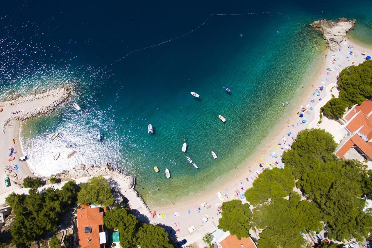 Apartments By The Sea Brela, Makarska - 11821 Ngoại thất bức ảnh