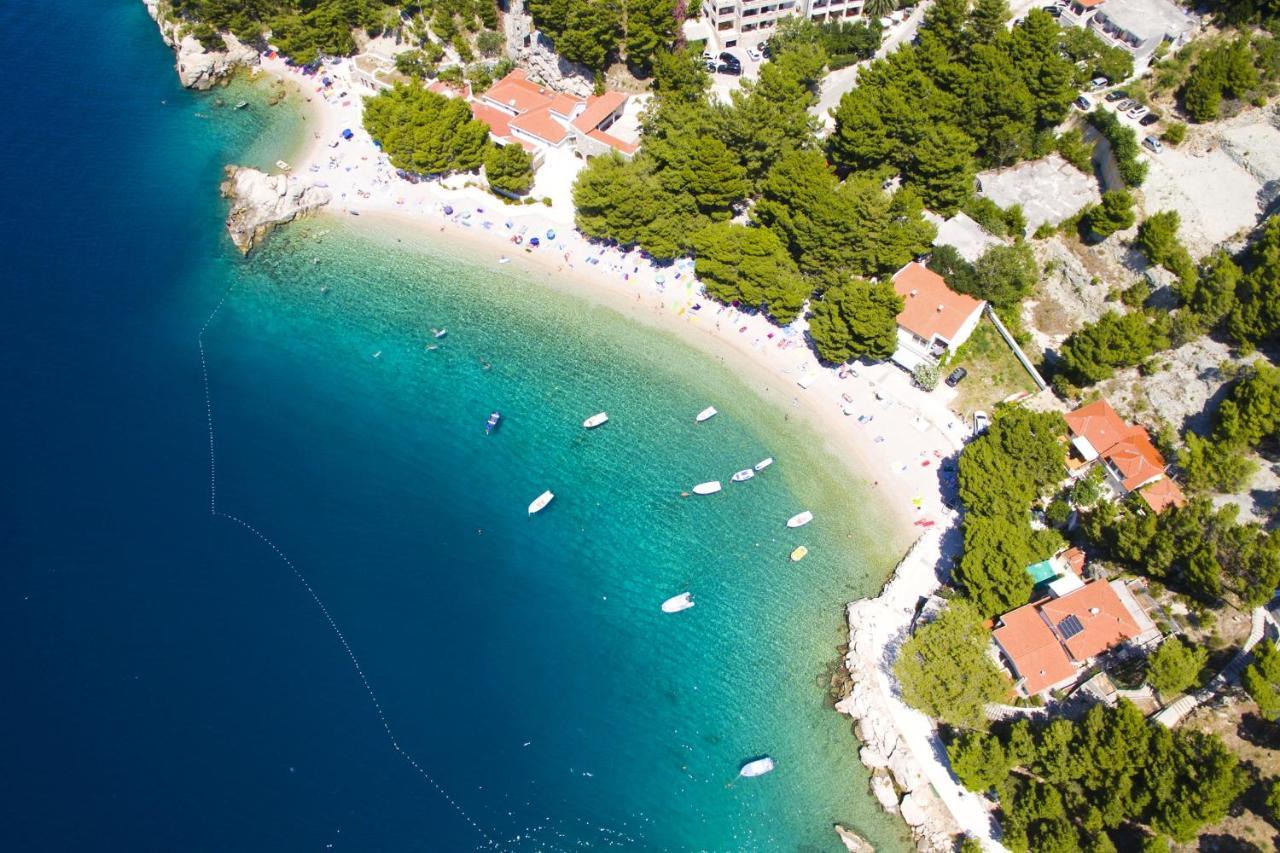 Apartments By The Sea Brela, Makarska - 11821 Ngoại thất bức ảnh