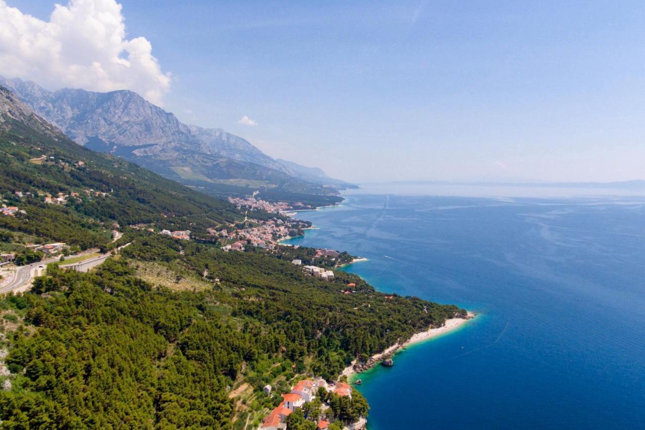 Apartments By The Sea Brela, Makarska - 11821 Ngoại thất bức ảnh