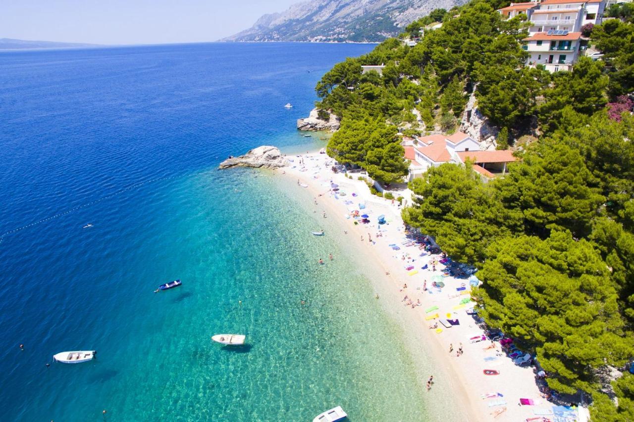 Apartments By The Sea Brela, Makarska - 11821 Ngoại thất bức ảnh