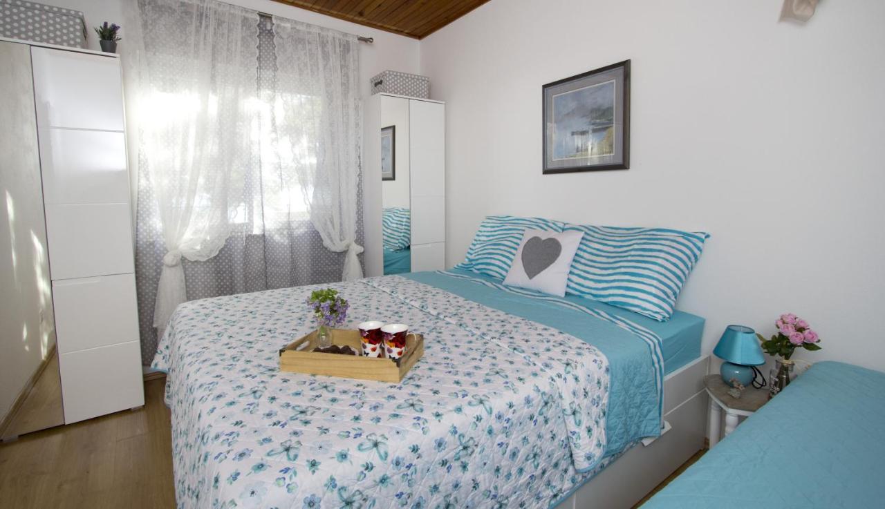Apartments By The Sea Brela, Makarska - 11821 Ngoại thất bức ảnh