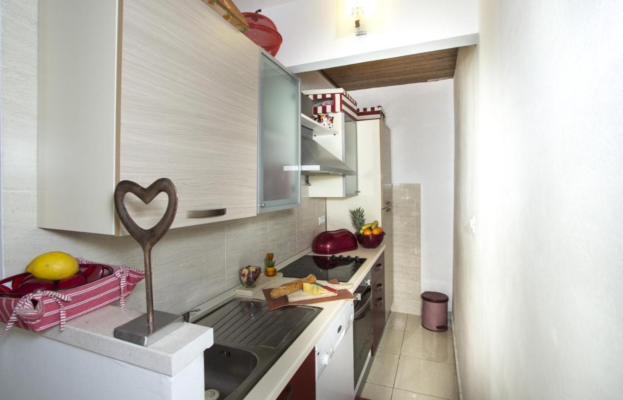 Apartments By The Sea Brela, Makarska - 11821 Ngoại thất bức ảnh