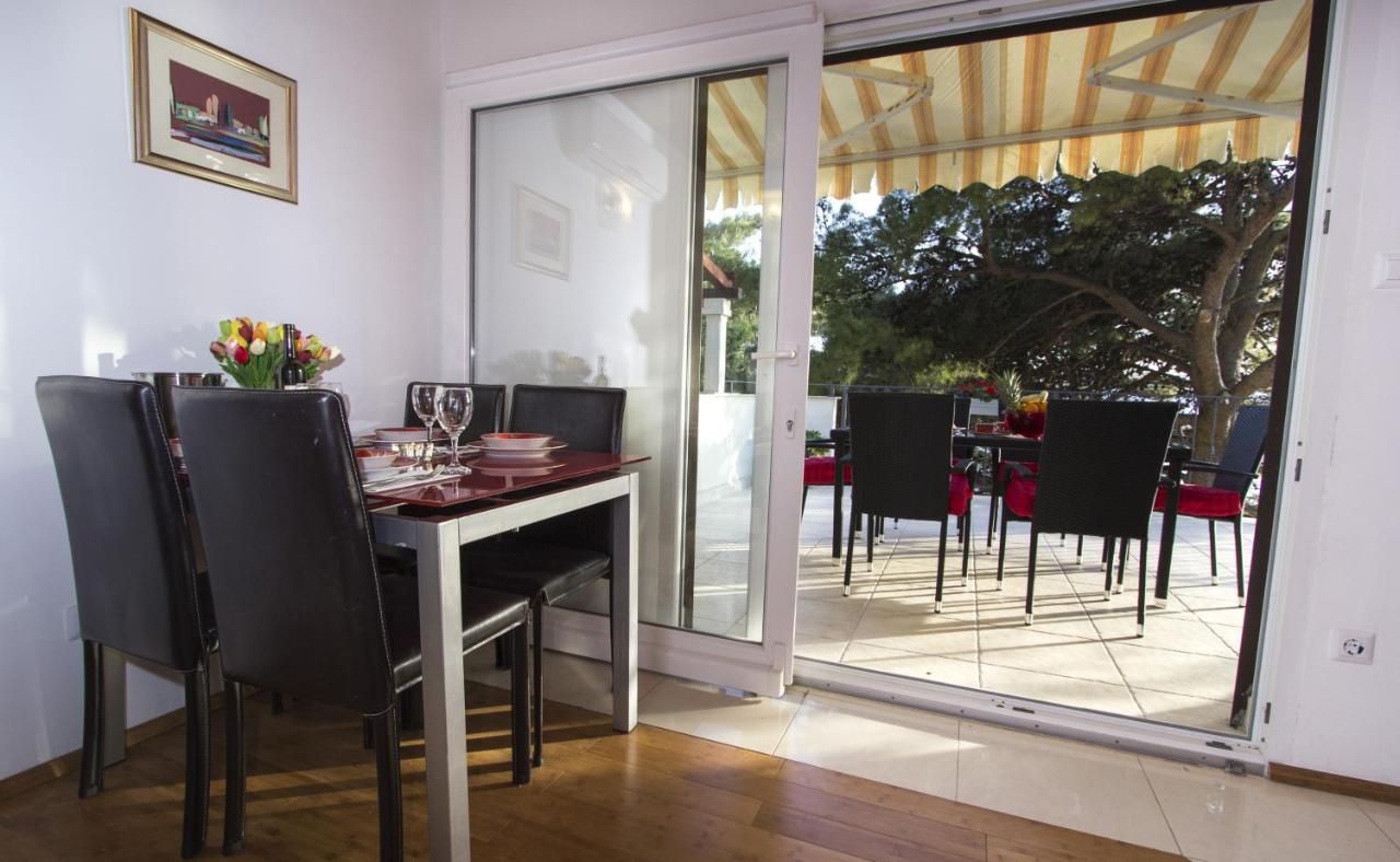 Apartments By The Sea Brela, Makarska - 11821 Ngoại thất bức ảnh