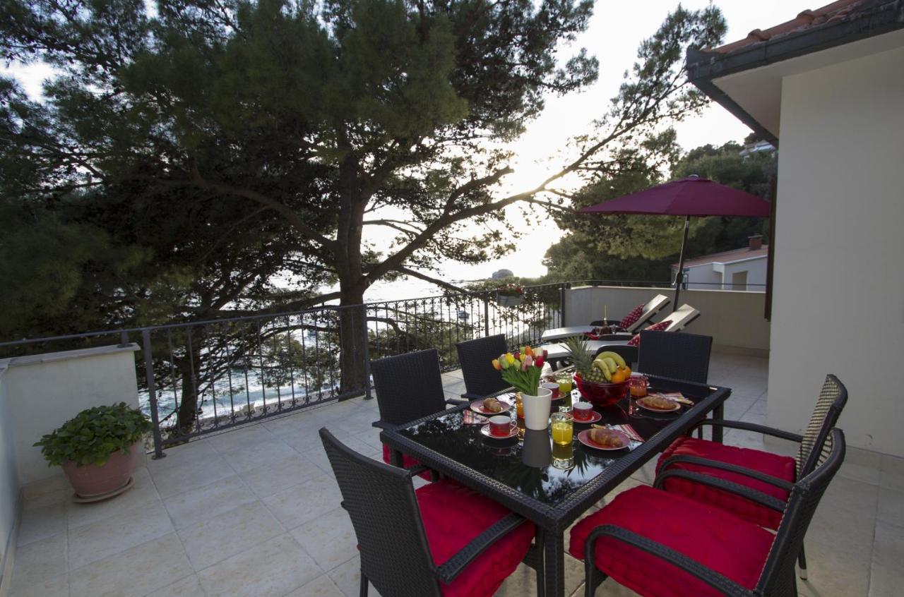 Apartments By The Sea Brela, Makarska - 11821 Ngoại thất bức ảnh