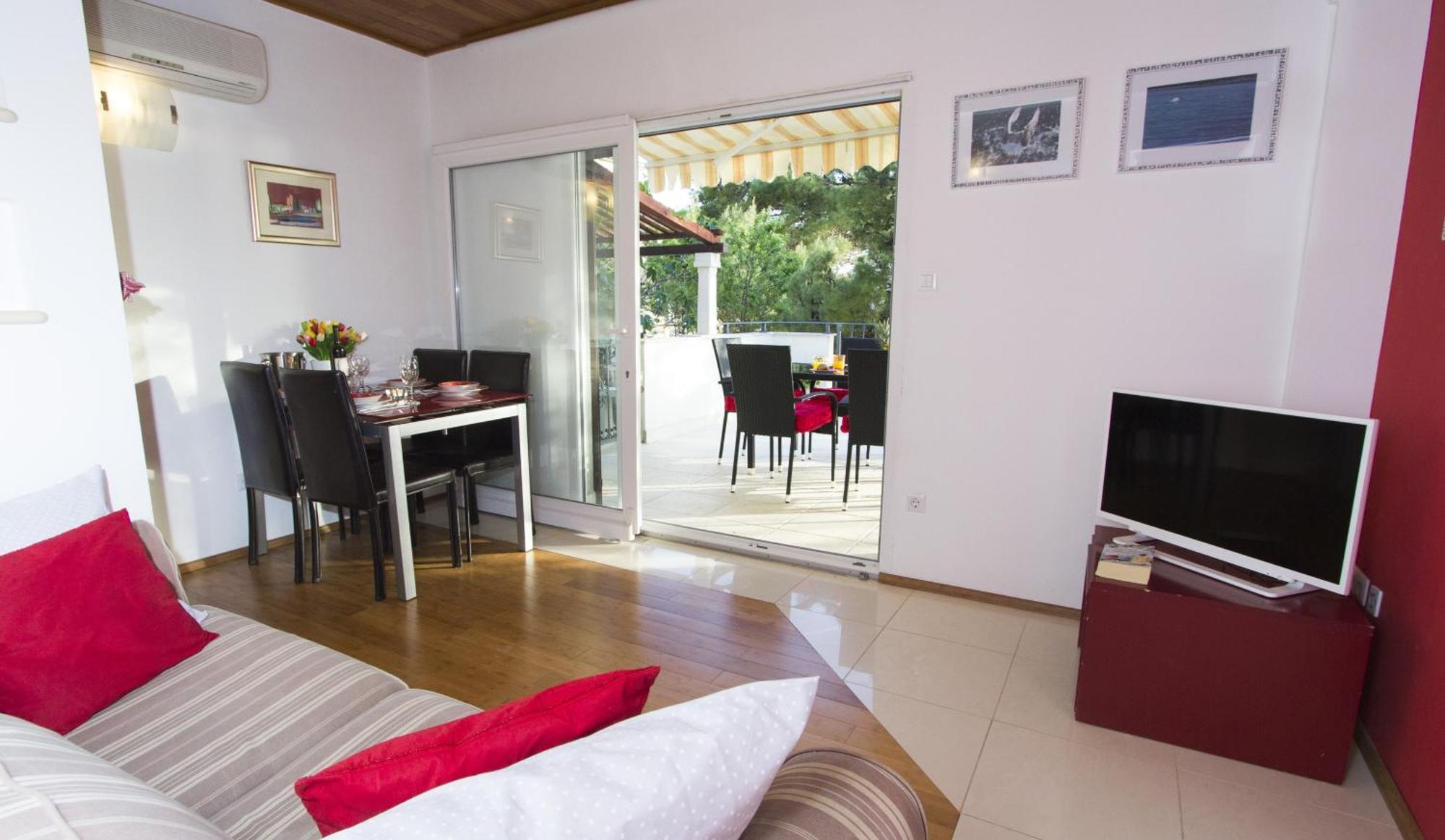Apartments By The Sea Brela, Makarska - 11821 Phòng bức ảnh