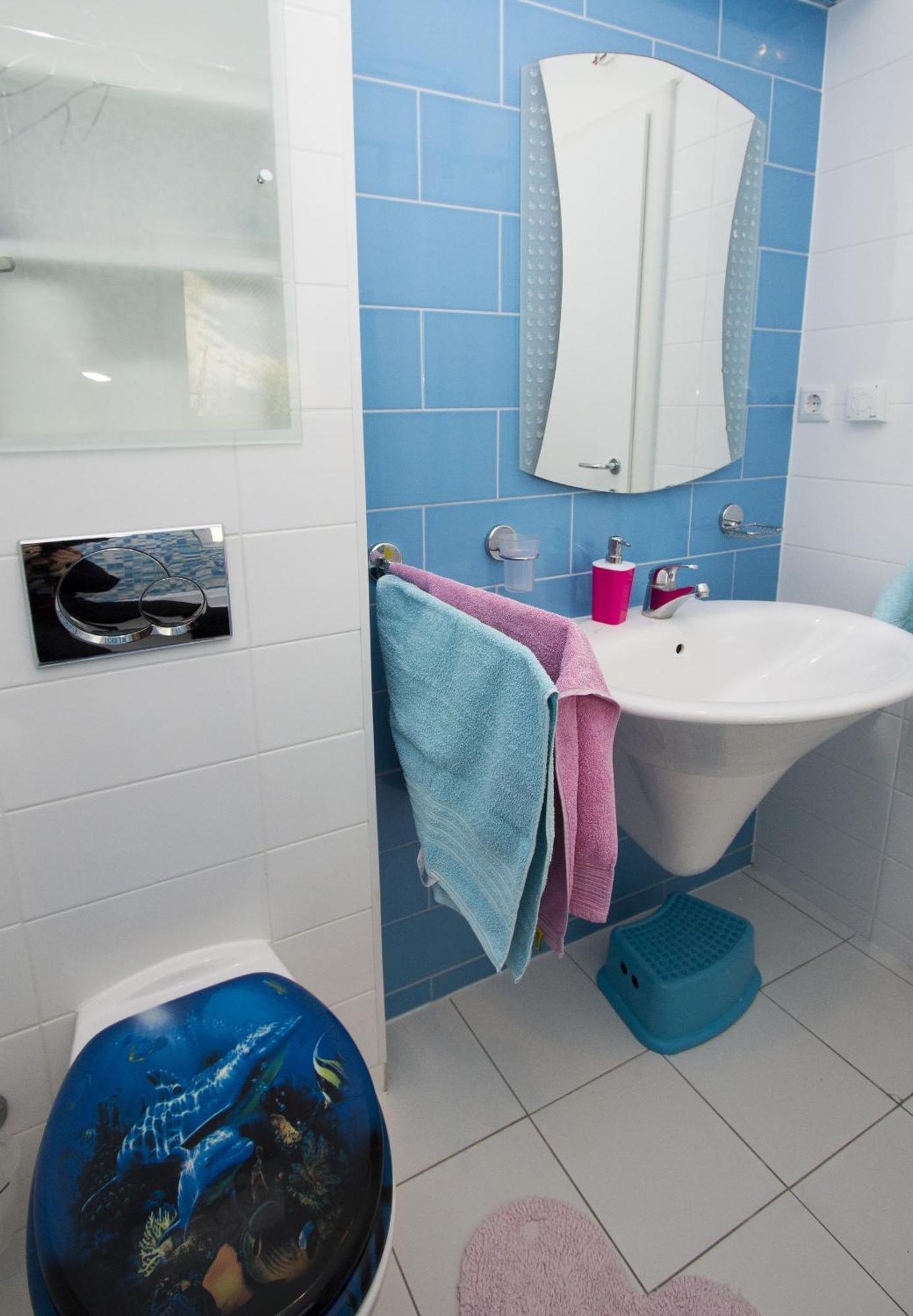 Apartments By The Sea Brela, Makarska - 11821 Phòng bức ảnh