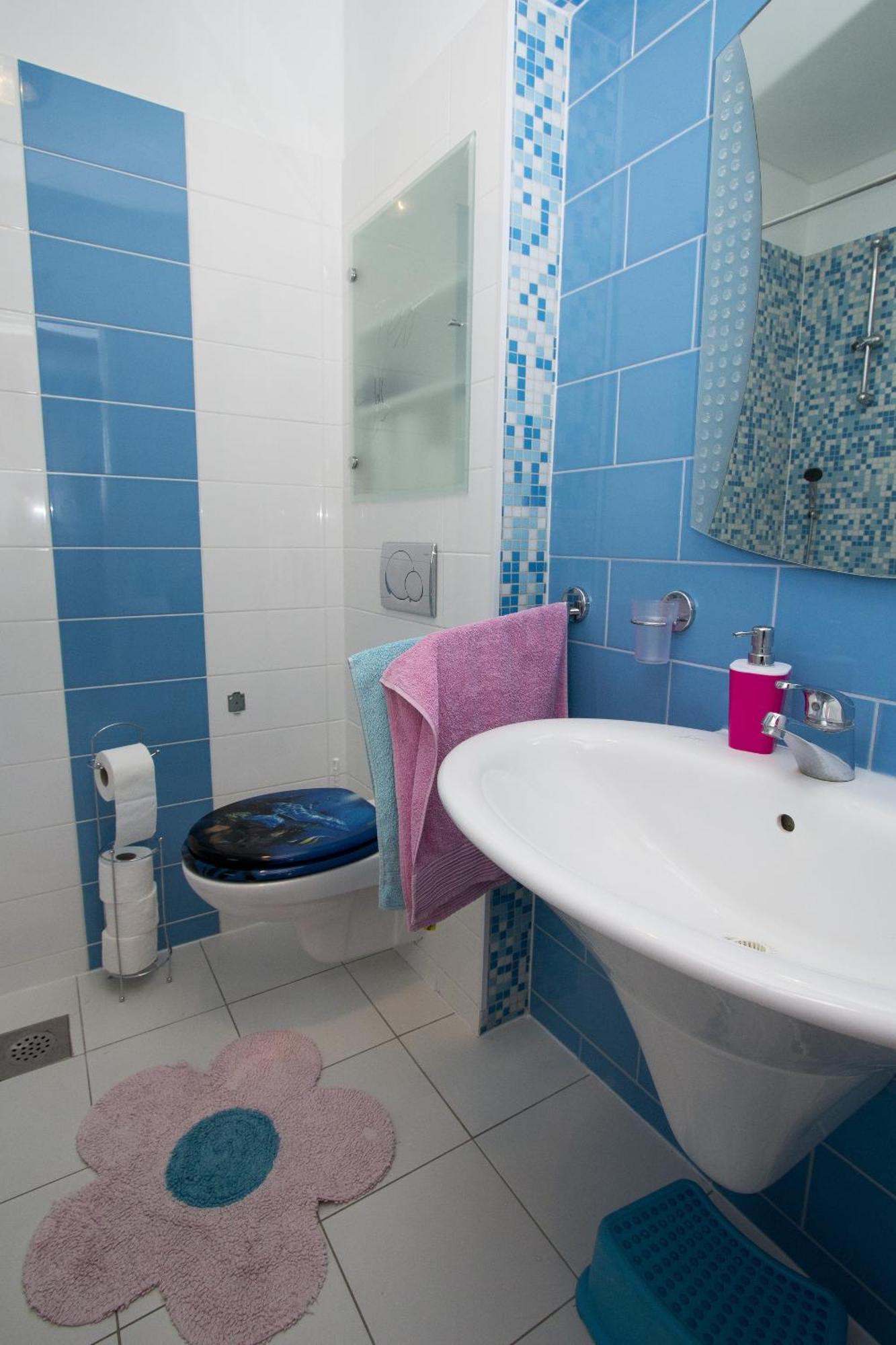 Apartments By The Sea Brela, Makarska - 11821 Phòng bức ảnh